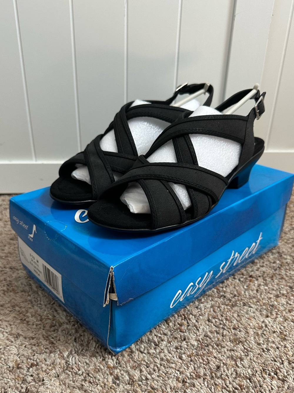 Easy Street Viola Women’s 9.5 M Black Strappy Low Heel Sandals New in Box